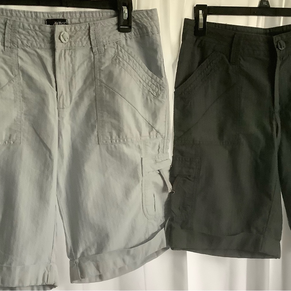 2Women’s a.n.a Gray and Black Cargo Shorts Casual Style size 8